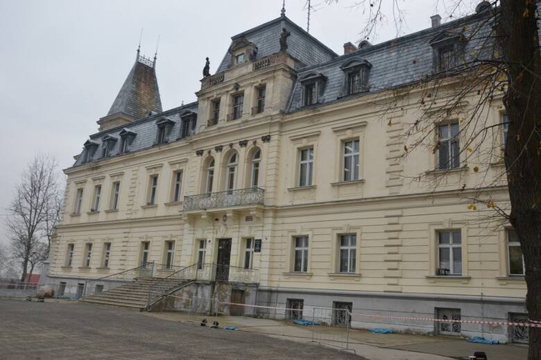 Trzebiechowski zespół pałacowo-parkowy w obecnym kształcie powstał w nurcie francu­skiej architektury rezydencjonalnej XVIII wieku.