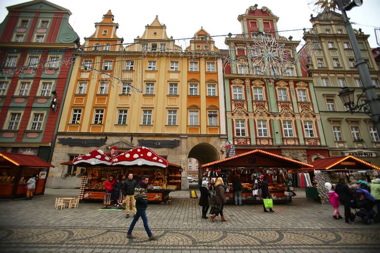 Brytyjscy dziennikarze podkreślają też, że Wrocław to świetne miejsce do spacerów. Szczególnie urokliwe są liczne mosty nad Odrą.