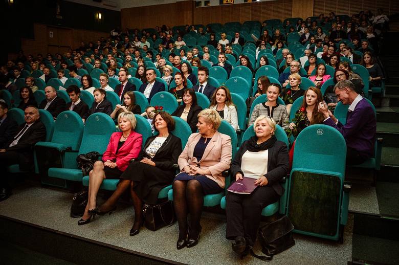 Stypendia prezydenta Skierniewic dla najlepszych uczniów [ZDJĘCIA]