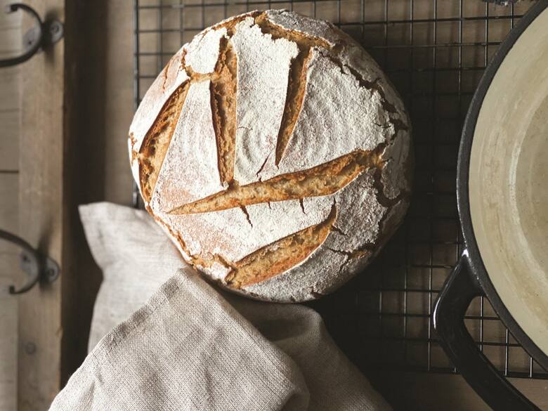 Do wypieku chleba z przepisu Pawła Płaczka potrzebny jest zakwas. Możesz przygotować go samodzielnie. Wymieszaj w słoiku 100 g mąki żytniej i 100 g wody,