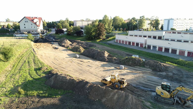Jednocześnie trwa już drugi etap budowy od ul. Szpitalnej do Dąbrowskiego