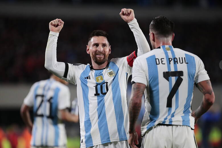 Lionel Messi celebruje zdobycie bramki z Rodrigo de Paulem