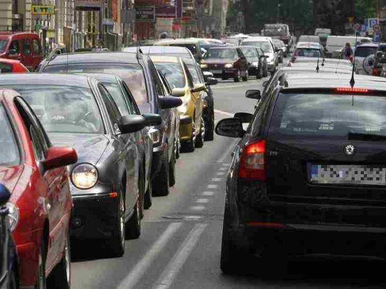 Raport: Ponad 60% szczecinian codziennie jeździ samochodami