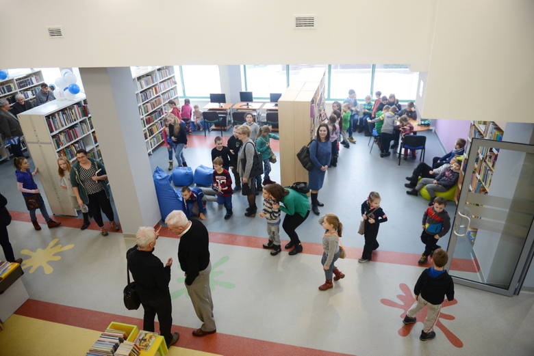Śmiechu i dobrej zabawy było co nie miara. Dzieci dobrze się bawiły podczas otwarcia oddziału dla dzieci biblioteki w Zielonej Górze.