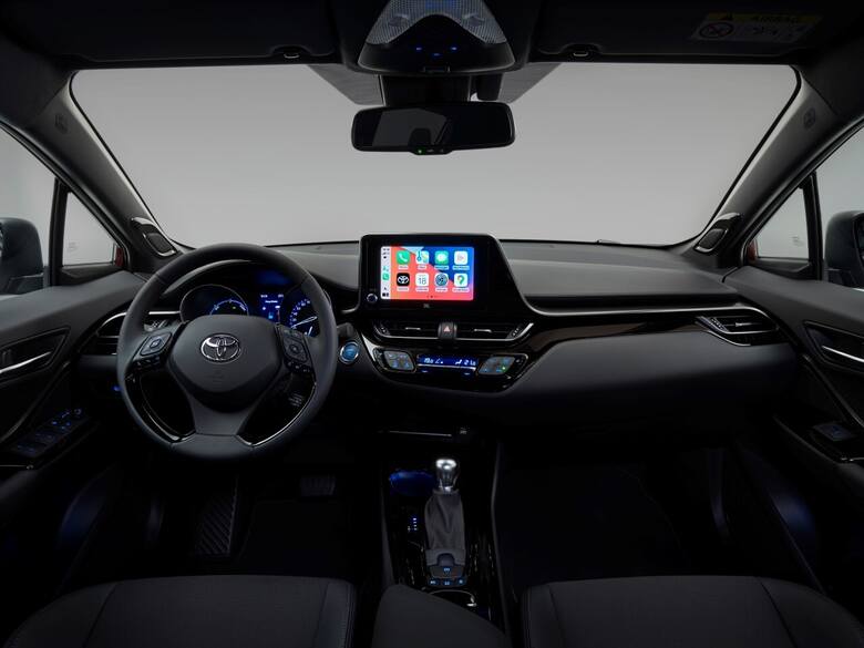 Toyota C-HR 2022Toyota C-HR z rocznika 2022 otrzymuje system multimedialny nowej generacji Toyota Smart Connect z łącznością internetową, nowy lakier