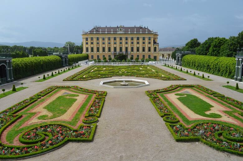 Pałac w Schönbrunnie mieści ponad 1400 pokoi i muzeum księżniczki Sisi.
