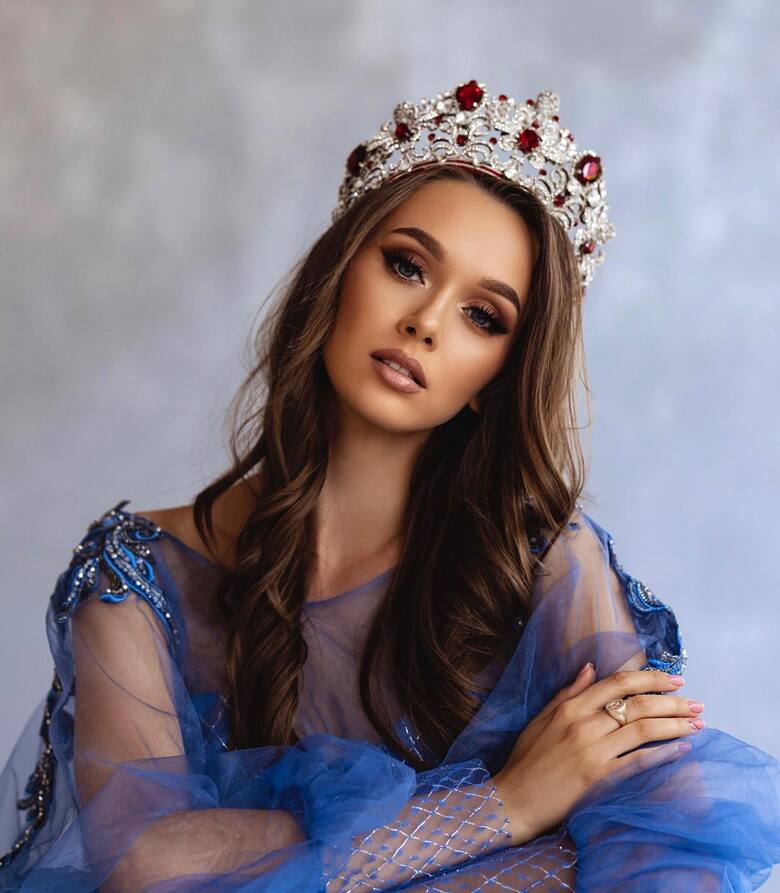 Miss Polski 2022 Aleksandra Klepaczka założy na głowę koronę najpiękniejszej Polki.