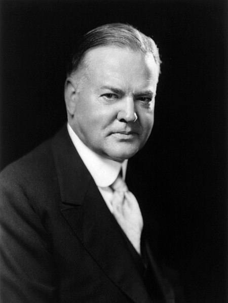 Herbert Hoover. Urodził się w 1874 r. Pochodził ze stanu Iowa. Z wykształcenia był geologiem. Był inżynierem w kopalniach złota i konsultantem firm górniczych