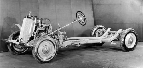 Fot. Mercedes-Benz: Tak wygląda podwozie tego pojazdu. Dzięki ramie, zmiana nadwozia podczas montażu była dziecinnie prosta.