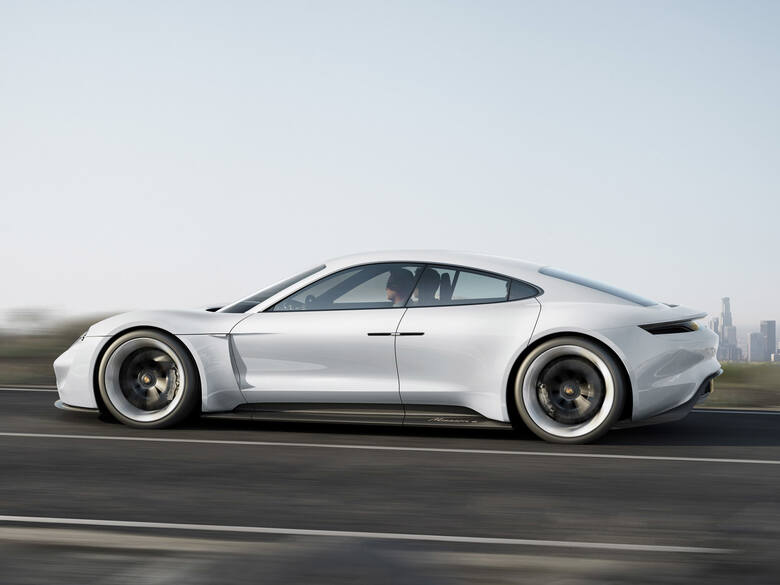 Podczas tegorocznych targów we Frankfurcie w 2015 roku Porsche pokazało model Mission E, który jest zapowiedzią nowego auta. Ma ono dysponować mocą 600
