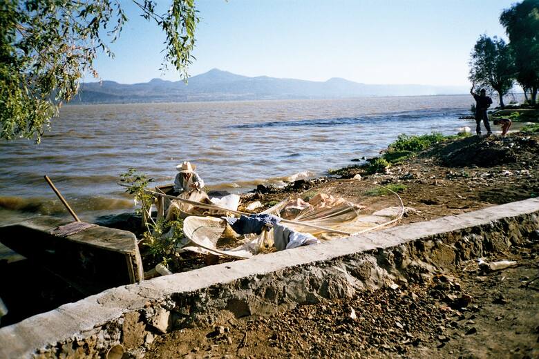 Rybak na brzegu jeziora Patzcuaro