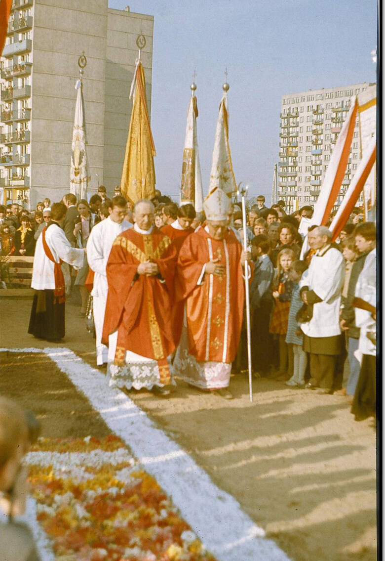 Biskup Józef Rozwadowski i ks. Antoni Stajuda, kwiecień 1981 rok