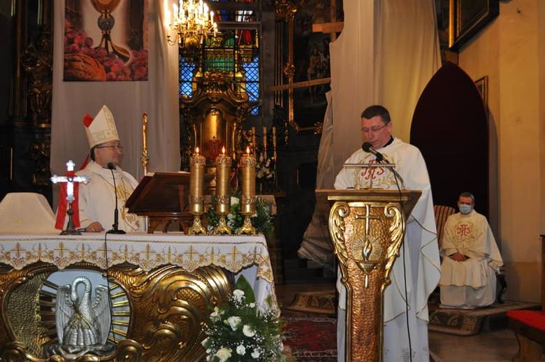 Z okazji 15-lecia kapłaństwa księdza Waldemara Kostrzewskiego w rodzinnym Kożuchowie ks. biskup Stefan Regmunt odprawił uroczystą mszę. 