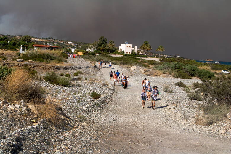 Greckie MSZ pomaga zagranicznym turystom i otwiera dla nich centrum pomocy na lotnisku na Rodos.