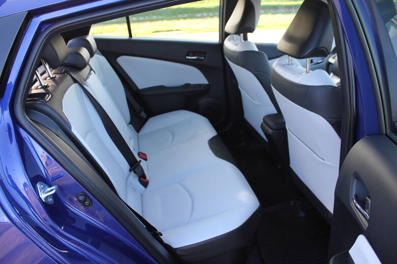 Toyota Prius IVCeny Toyoty Prius zaczynają się od 119 900 za podstawową wersję wyposażenia „Active”. Standardem są w niej m.in. automatyczna klimatyzacja,