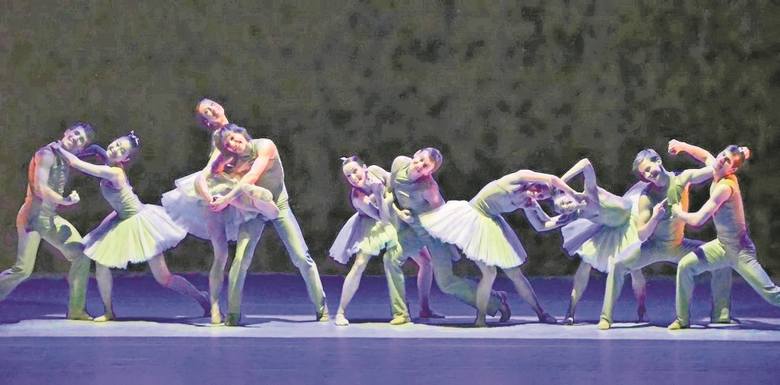 Scena z „Fascynacji”, spektaklu baletowego w pięciu  obrazach, autorstwa Mauro de Candia i Jorma Elo. Premiera, z muzyką m.in. J. S. Bacha i Jeana Sibeliusa, odbyła się w 2013 r. 