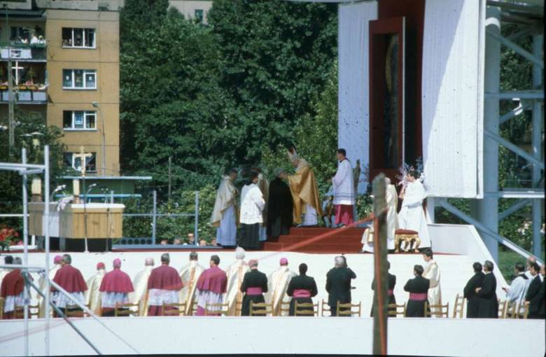 Jan Paweł II w Wielkopolsce. W 1983 roku odwiedził Poznań po raz pierwszy