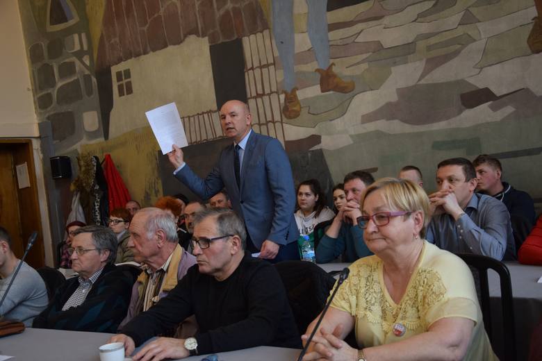 Sesja rady miejskiej w Kożuchowie, 26 marca 2019 r.<br /> Błędy formalne w uchwale wytykał były burmistrz Andrzej Ogrodnik.<br /> <br /> 