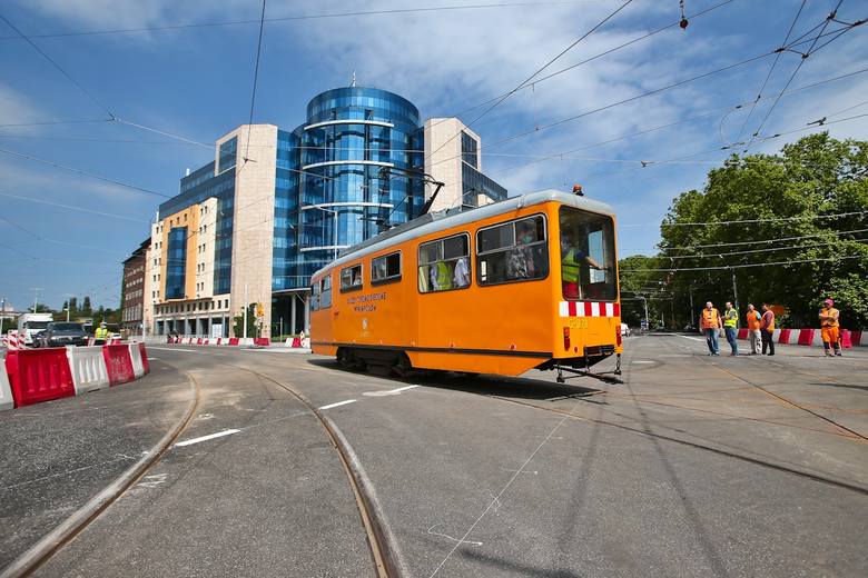 Koniec przebudowy placu Orląt Lwowskich. Wracają tramwaje ...