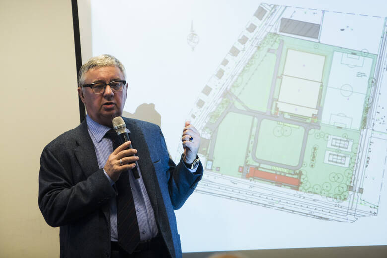 2017 rok, Janusz Filipiak przedstawia plan budowy ośrodka treningowego w Rącznej, jego oczka w głowie