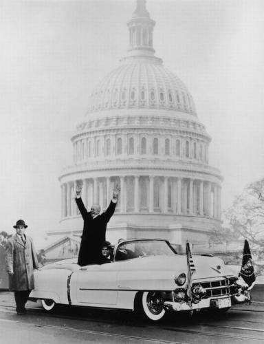 Dwight D. Eisenhower swą pierwszą paradę odbył na pokładzie Cadillaca Eldorado. Był rok 1953, a Eldorado z zawiniętą na boki przednią szybą był najmodniejszym