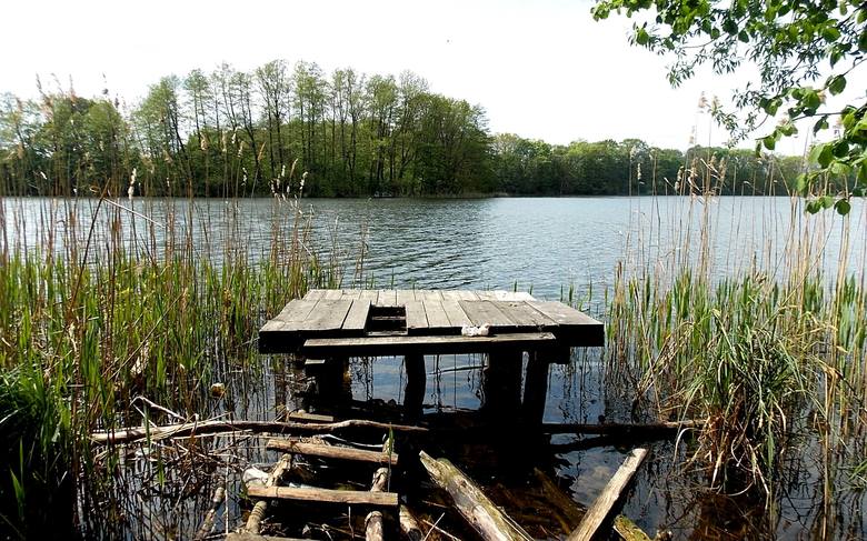 Nad jeziorami w okolicy Kłodawy bez problemu znajdziemy miejsca tylko dla siebie.
