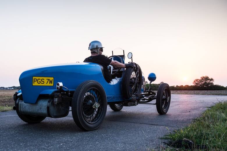 Bugatti T40Auto używane jest do tego, do czego zostało stworzone – do jeżdżenia. Dla mieszkańców Gostynia, rodzinnego miasta państwa Pedów, widok Bugatti