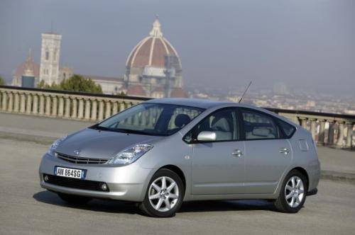 Fot. Toyota: Najoszczędniejszym autem napędzanym silnikiem benzynowym jest Toyota Prius. Ten samochód ma jednak napęd hybrydowy, w którym silnik benzynowy
