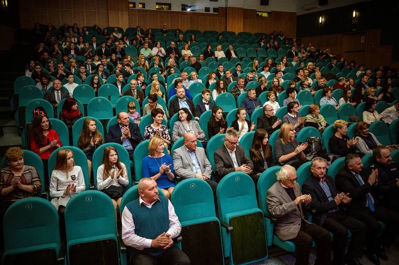 Stypendia prezydenta Skierniewic dla najlepszych uczniów [ZDJĘCIA]