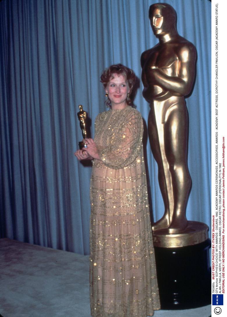 Meryl Streep z Oscarem dla najlepszej aktorki za film "Wybór Zofii" w 1983 r.