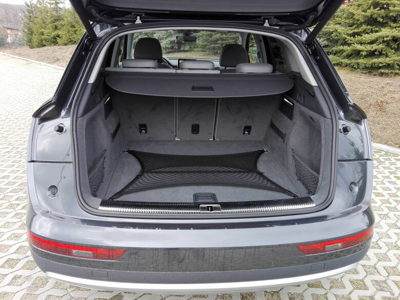 Audi Q5 Dzięki modyfikacjom silników podniesiono ich moc maksymalną przy jednoczesnym obniżeniu zużycia paliwa. Wyjątkowo wydajne są turbodiesle 2.0
