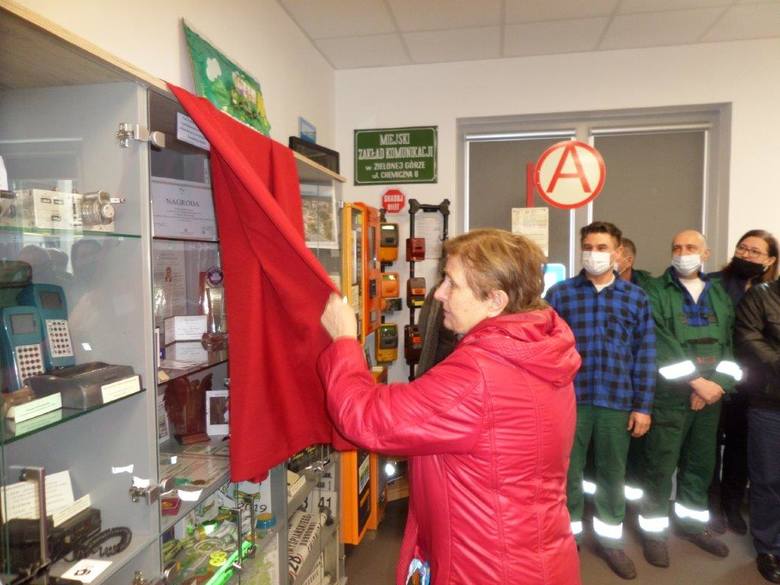 Barbara Langner po 40 latach pracy w MZK w Zielonej Górze odchodzi na emeryturę. Tak pięknie podziękowali jej i pożegnali pracownicy.