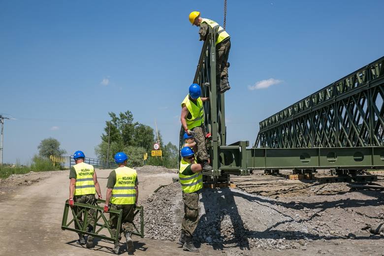 Wojsko już buduje mosty na ŚDM [ZDJĘCIA, WIDEO]