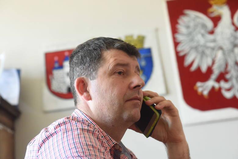 Burmistrz Nowogrodu Bobrzańskiego, Paweł Mierzwiak, zadeklarował chęć pomocy seniorom w rejestracji na szczepienia przeciwko COVID-19. 