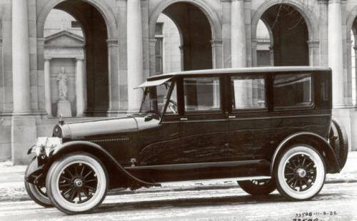 Fot. Licoln: W 1921 roku pojawił się pierwszy Lincoln, który konkurował z Cadillakiem. Lincoln był solidny, ale niebyt piękny.