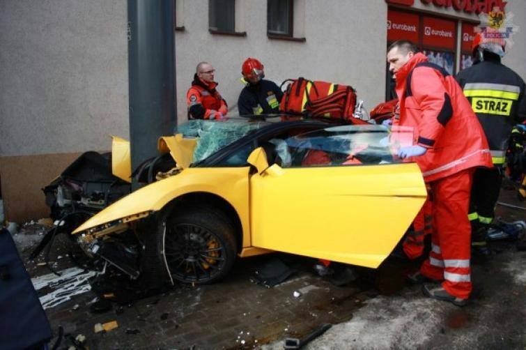 Rozbite Lamborghini Gallardo w Al. Niepodległości w Sopocie