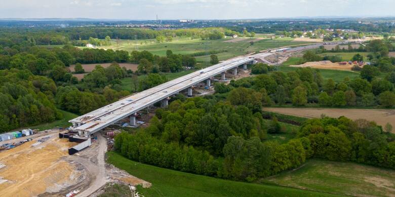 Budowa konstrukcji mostu nad Wisłą w ciągu obwodnicy zakończyła się w marcu br.