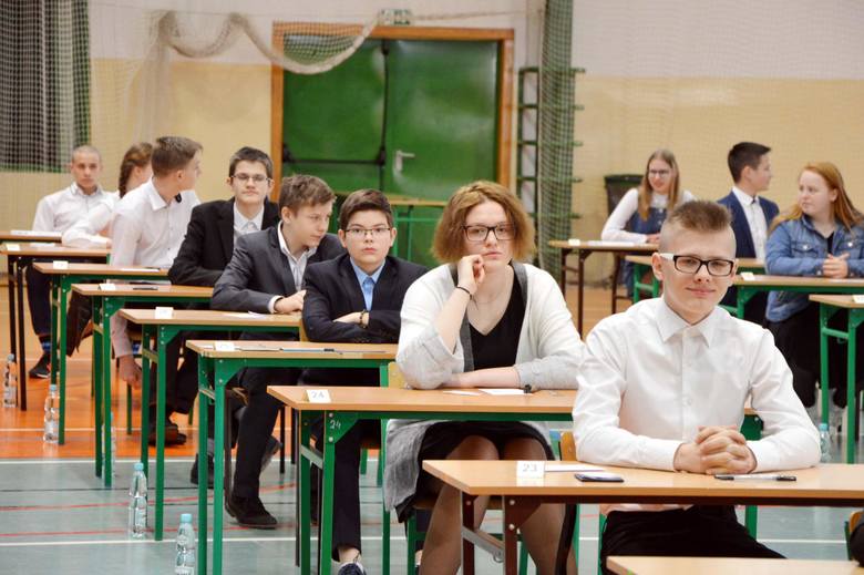 Egzamin z matematyki uczniów SP nr 2 w Łowiczu [ZDJĘCIA]