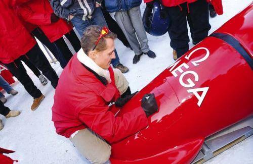 Omega, model Speedmaster Racing na pamiątkę zdobycia przez Michaela Schumachera tytułu mistrza świata F1 w 2000 r.