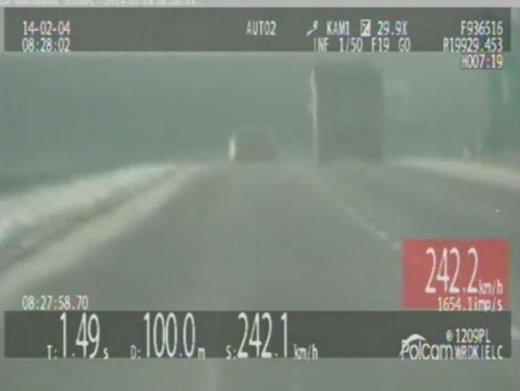 Ponad 242 km/h na obwodnicy Kielc. Zobacz policyjne nagranie (WIDEO)