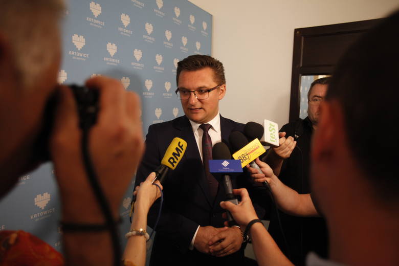 Głosowanie nad przyjęciem uchwały o powołaniu metropolii na sali Sejmu Śląskiego w Katowicach