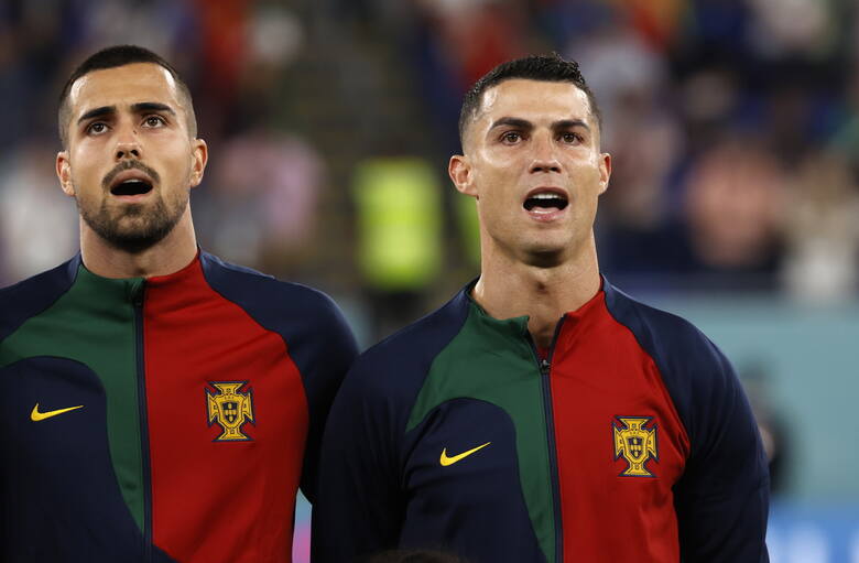 Cristiano Ronaldo wykonujący hymn Portugalii przed meczem z Ghaną to jedez z najbardziej pożądanych obrazów mistrzostw świata w Katarze