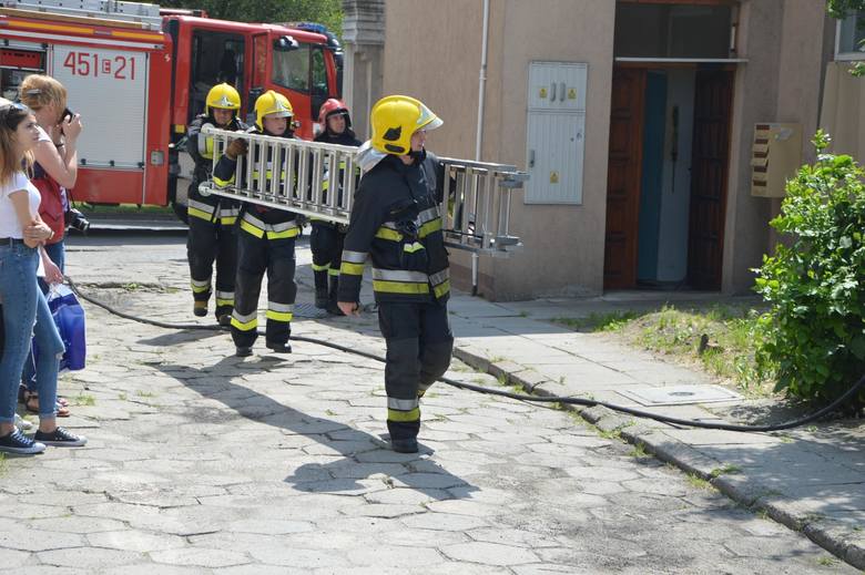 Pożar w budynku ZGM w Łowiczu. Jedna osoba została poszkodowana [Aktualizacja]