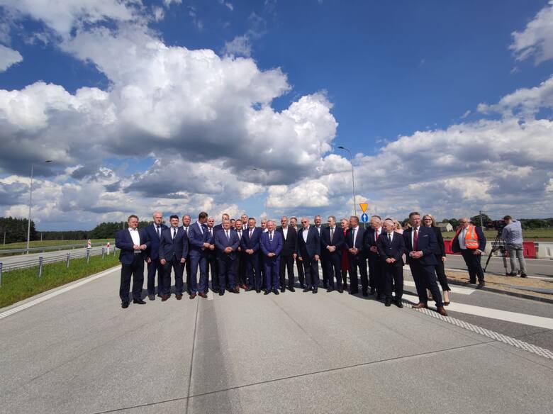 Piątnica Poduchowna. Uroczyste otwarcie odcinka drogi S61 Via Baltica. Premier Mateusz Morawiecki przyjechał przeciąć wstęgę (zdjęcia)