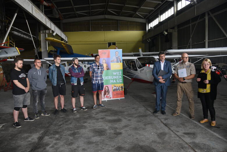 Promocja nowej specjalności - mechanika lotnicza na Wydziale Mechanicznym UZ - odbyła się na lotnisku w Zielonej Górze Przylepie