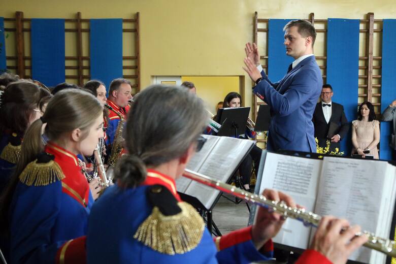 Koncert charytatywny SP 47 dla Liceum Miejskiego nr 25 w Żytomierzu. Zobacz zdjęcia