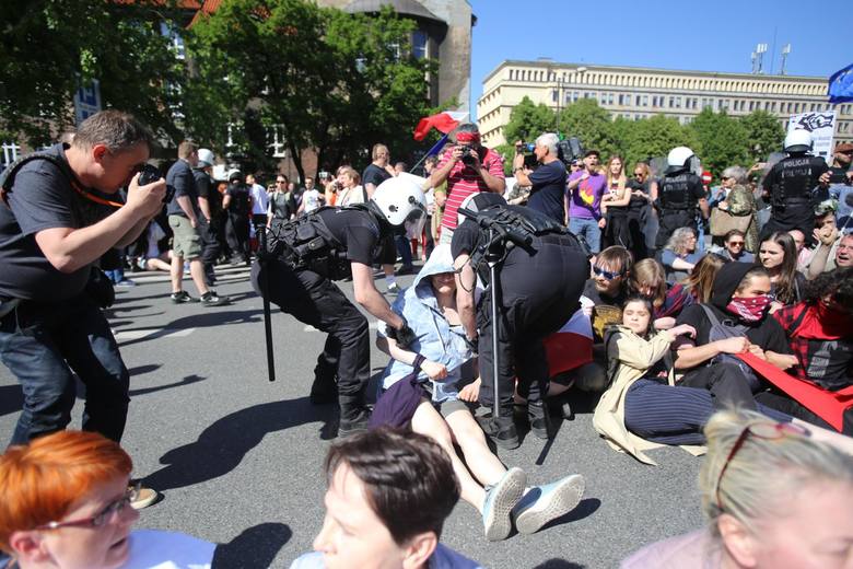 Zamieszki na placu Sejmu Śląskiego w Katowicach 6 maja 2018