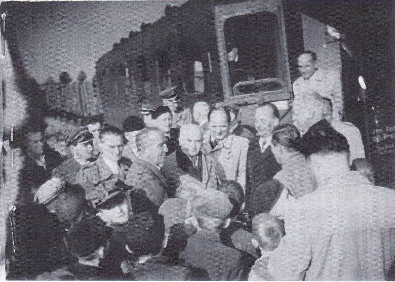 Połowa lat 50. Otwarcie odbudowanej linii kolejowej z Otmuchowa do Przeworna. Stacja Cieszanowice. 
