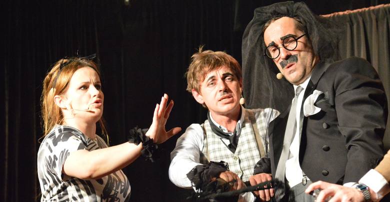 Udany przykład zielonogórskiej kabaretowej symbiozy: wspólny program „Aktorem w płot” Hrabi i Jurków wypełnia sale w całym kraju 
