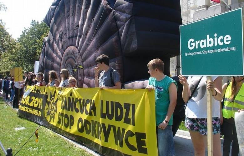 Protest Greenpeace. Żywy łańcuch ludzi przeciw Odkrywce w gminie Brody.